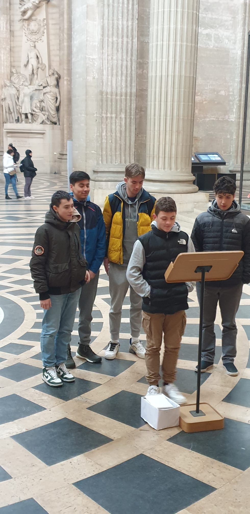 Deuxième journée à Paris visite du Panthéon  Collège Pierre Mauger