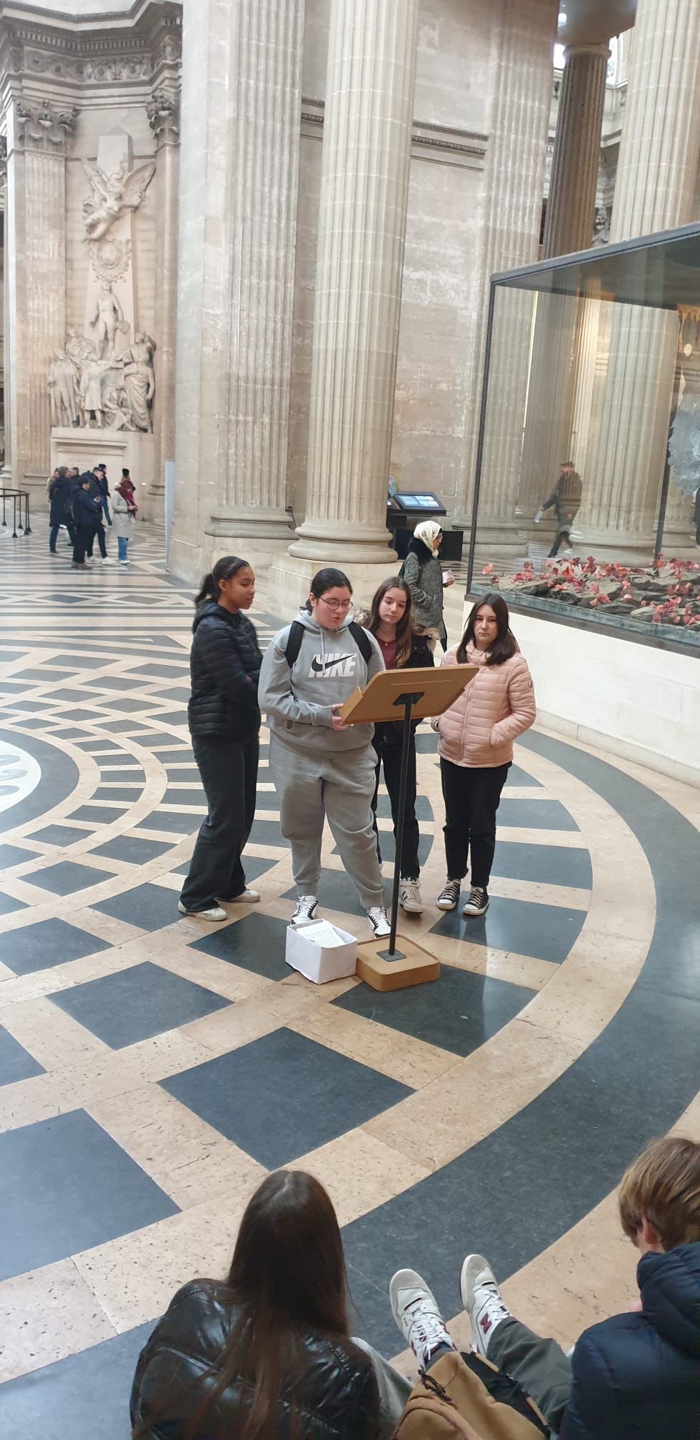 Deuxième journée à Paris visite du Panthéon  Collège Pierre Mauger